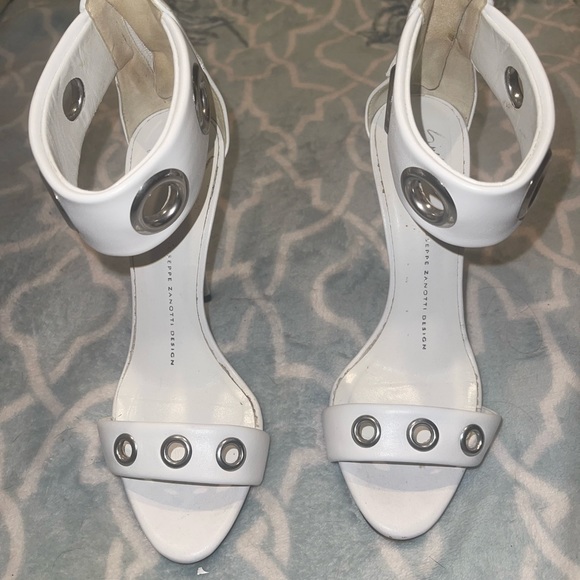 💋 Gorgeous Giuseppe Zanotti heels! - Picture 2 of 4